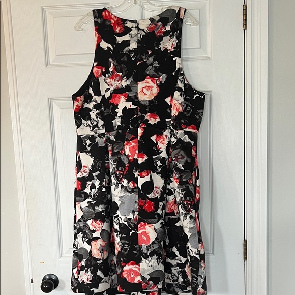 NWT Lord & Taylor Black and Red Floral Mini Dress - Picture 3 of 4